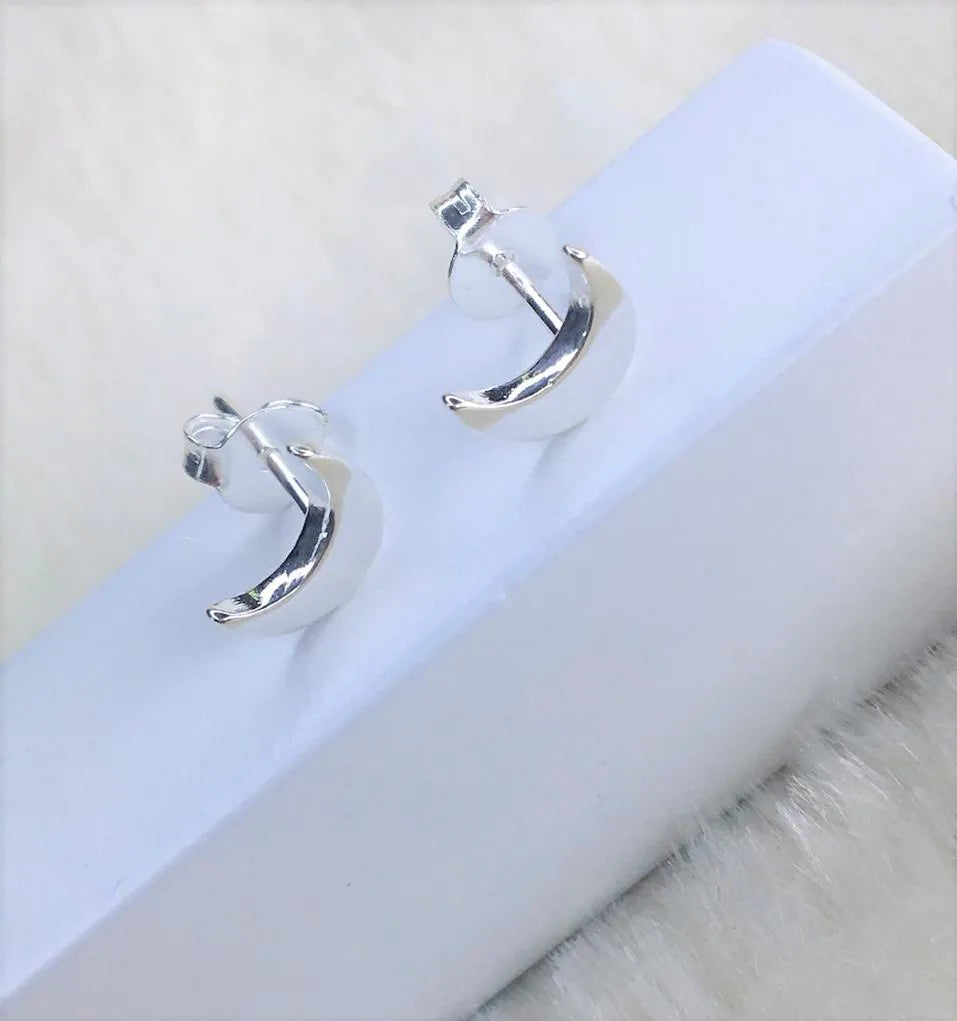 Crescent Moon Stud Earring